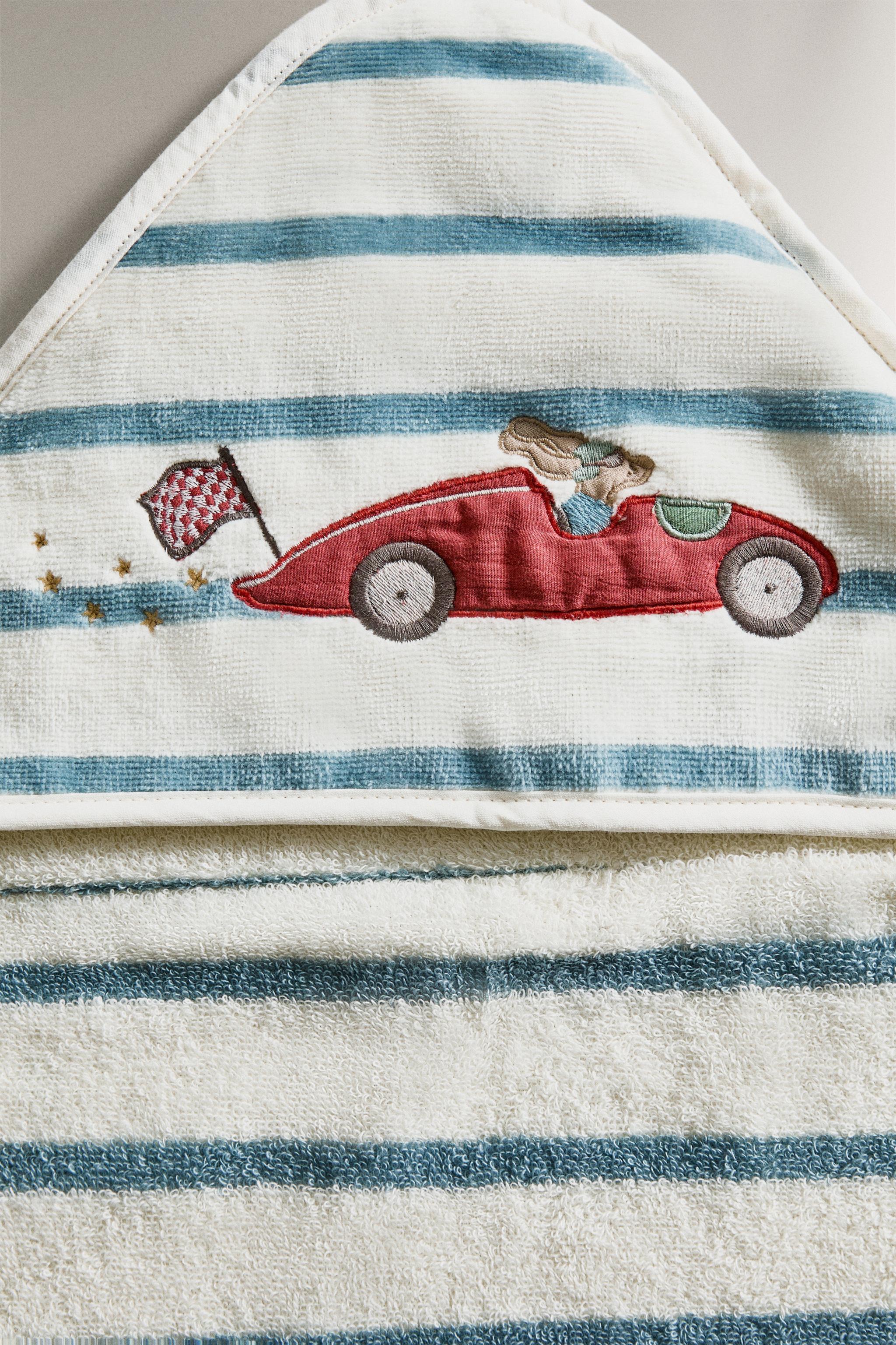 SERVIETTE DE BAIN ENFANT CAPUCHE CHIEN DE COURSE